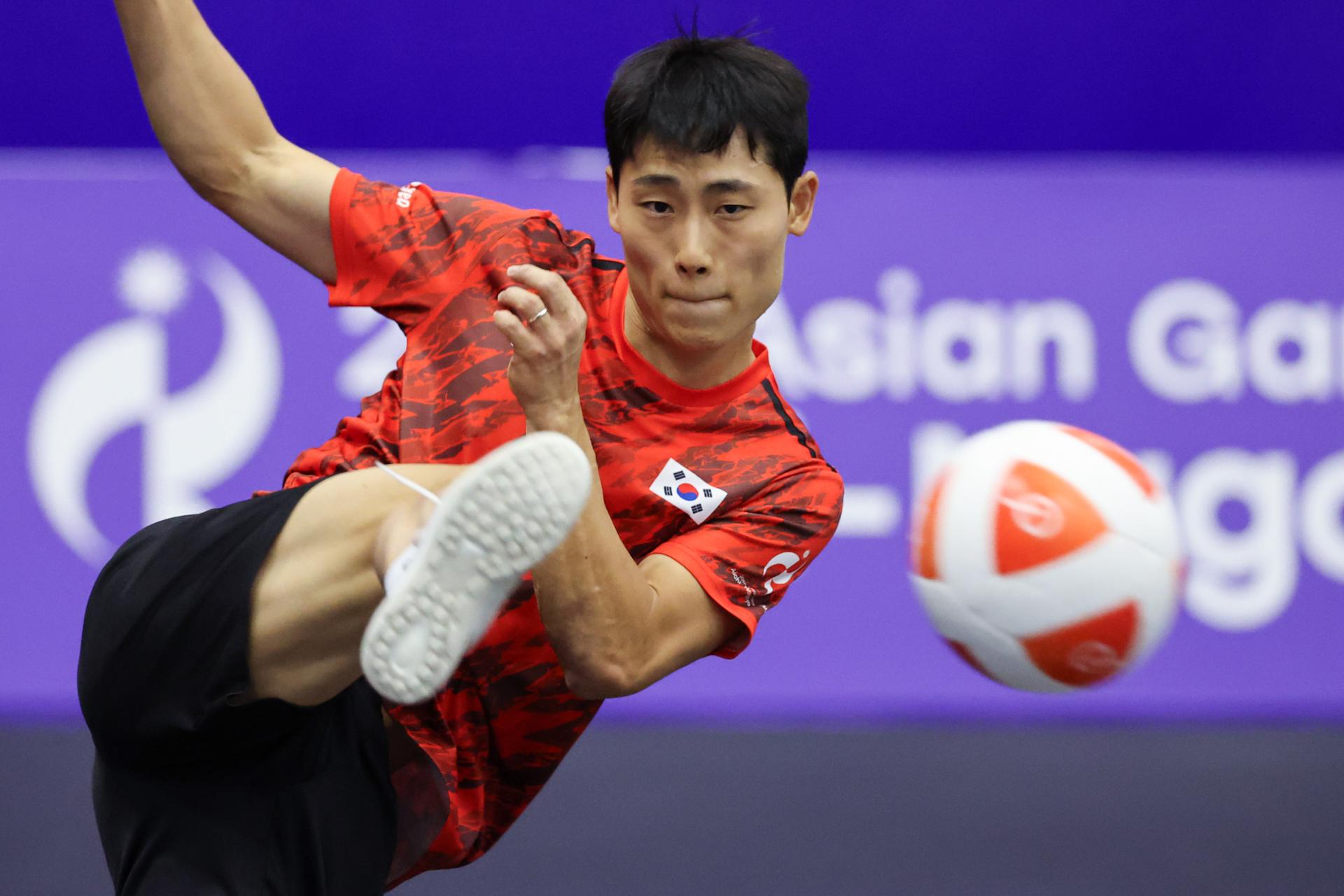 Lee Jun-suk reaches men's teqball final
