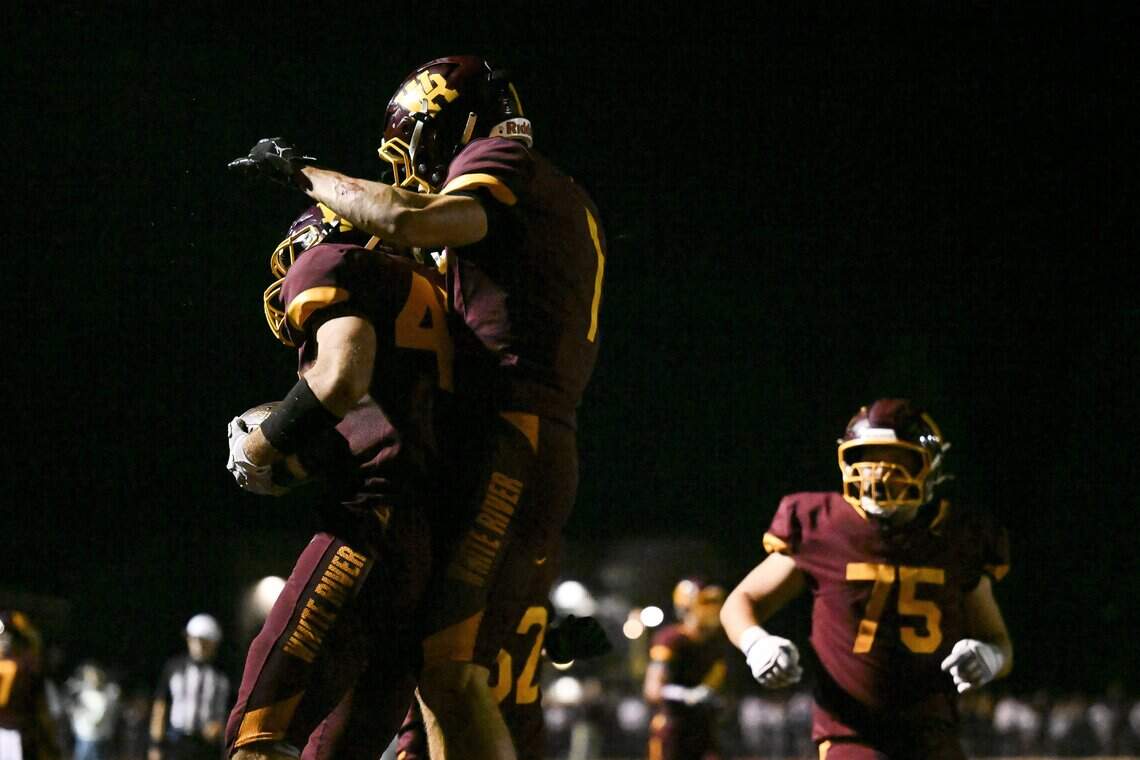 High school football roundup: Enumclaw beats rival, Puyallup downs Lake Stevens