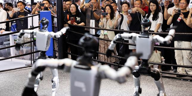 En Chine, derrière la vogue du robot humanoïde, l’enjeu de la robotique industrielle