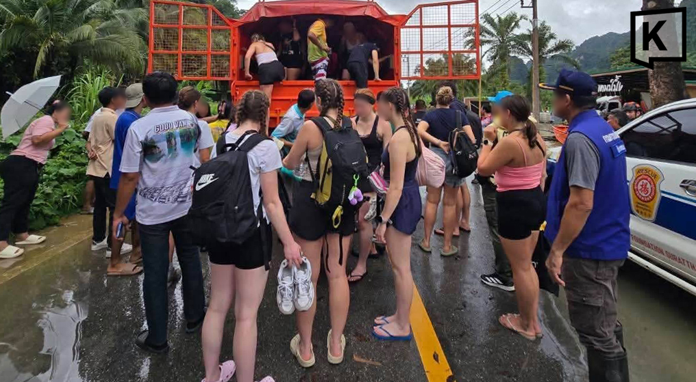 Flooding blocks Highway 401 as officials evacuate tourists