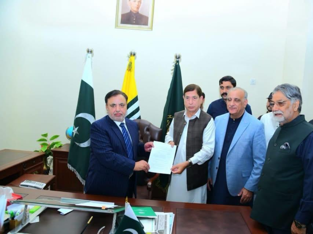 PML-N nominee Najeeb Naqi Khan submits papers for AJK president