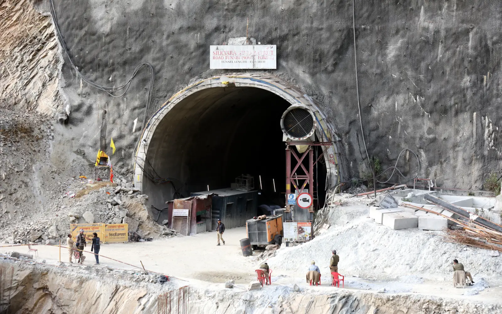 7 workers killed in India tunnel accident