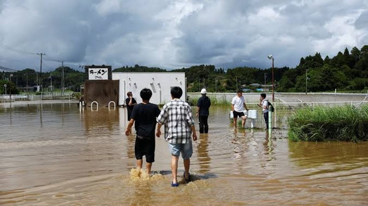 Thousands stranded at Japan’s Narita airport after record rains kill four