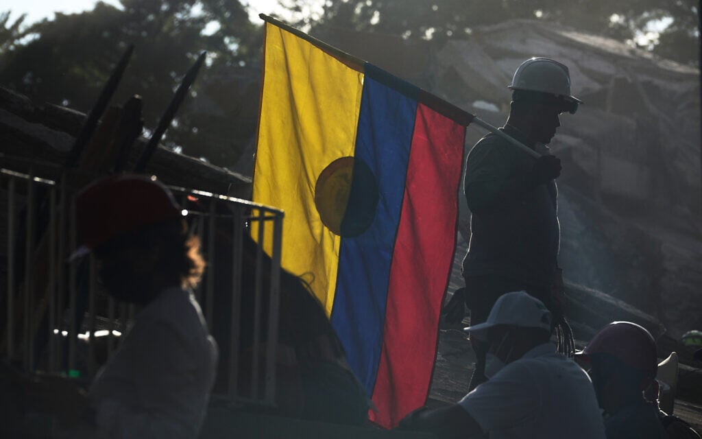 Hopes fade in Colombia as critical window to find quake survivors shuts