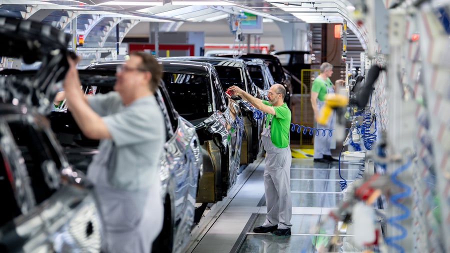 Arbeitsmarkt: Mitarbeiterzahl der deutschen Autoindustrie sinkt auf den niedrigsten Stand seit 2005
