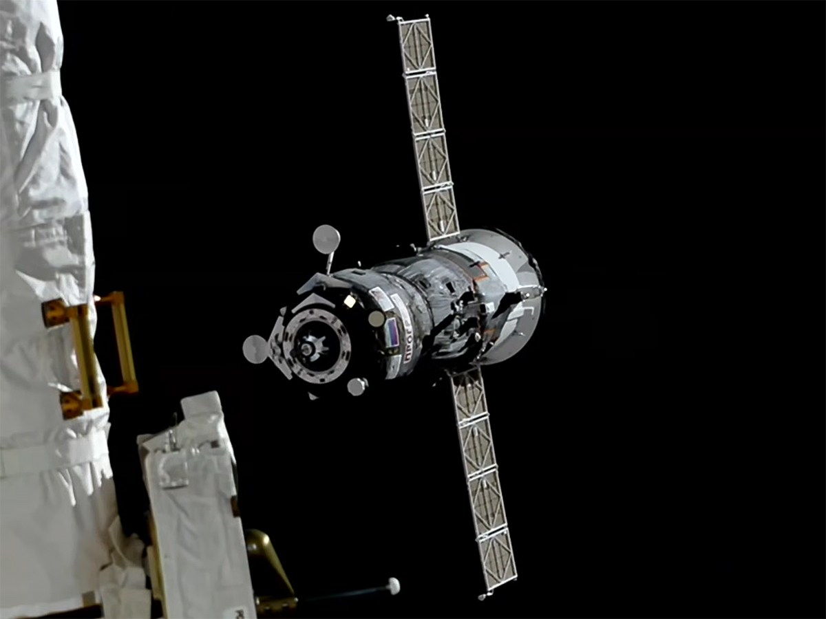 Progress 96 Cargo Spacecraft Docks to Station to Resupply Crew