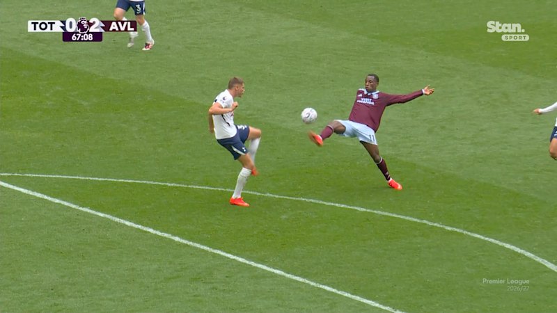 Villa striker schools van de Ven to extend lead