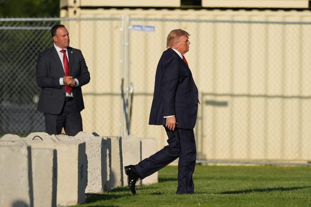 After Trump ban, MS NOW and CNN say their journalists were denied access to White House