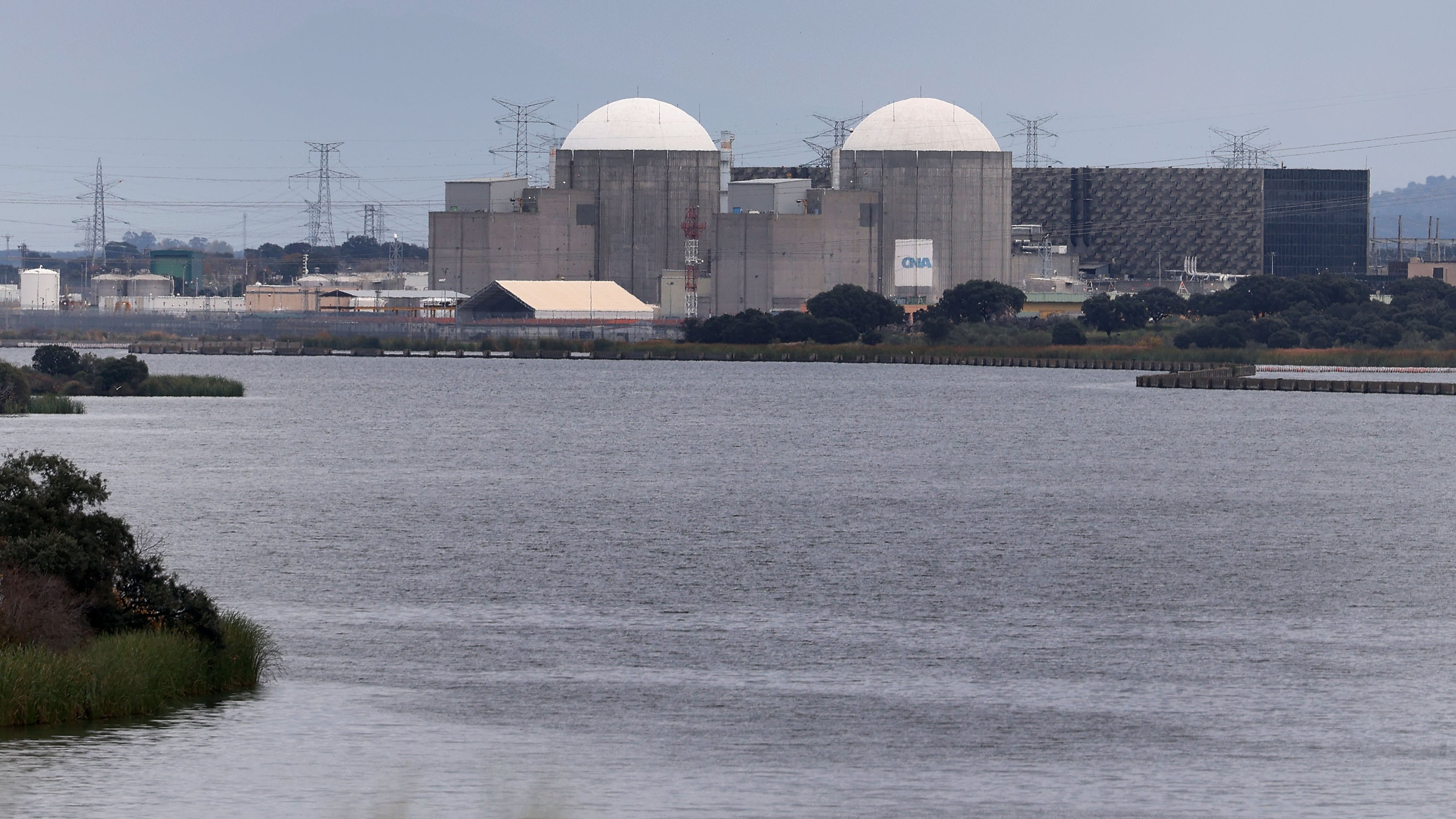 El Gobierno amplía la vida de la central nuclear de Almaraz hasta 2030 por la “volatilidad de precios” originada en Oriente Próximo