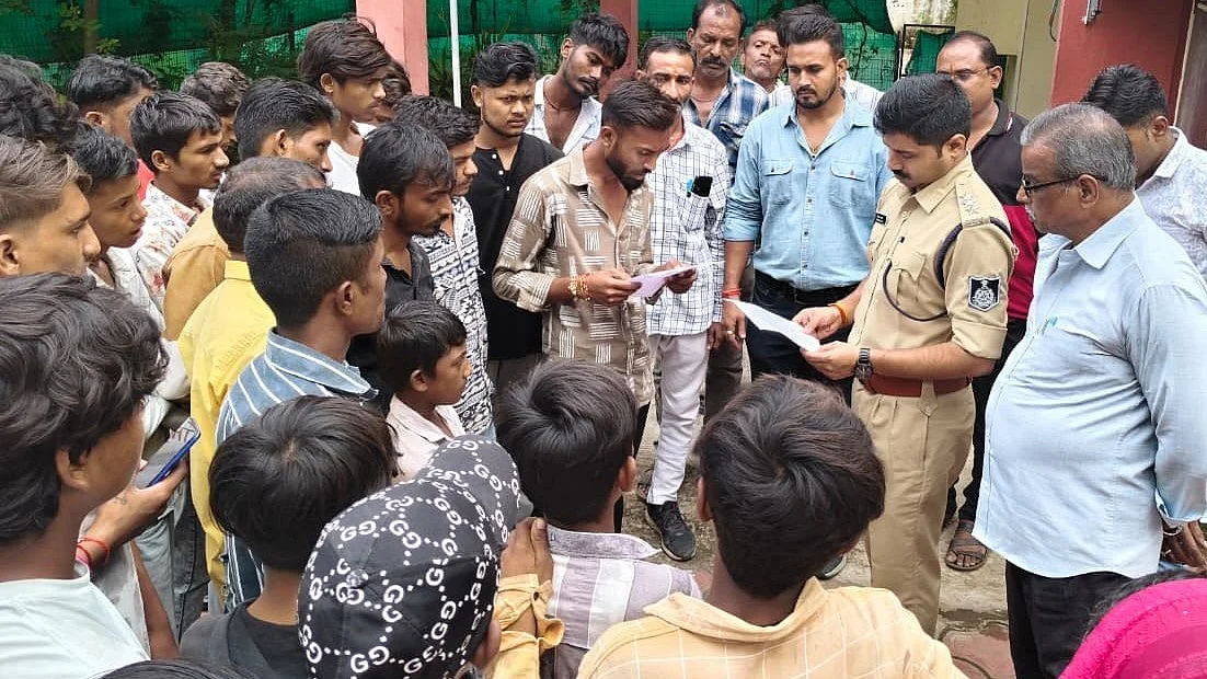 Residents Block Highway After SI Allegedly Abuses Ganesh Devotees In MP’s Bhikangaon