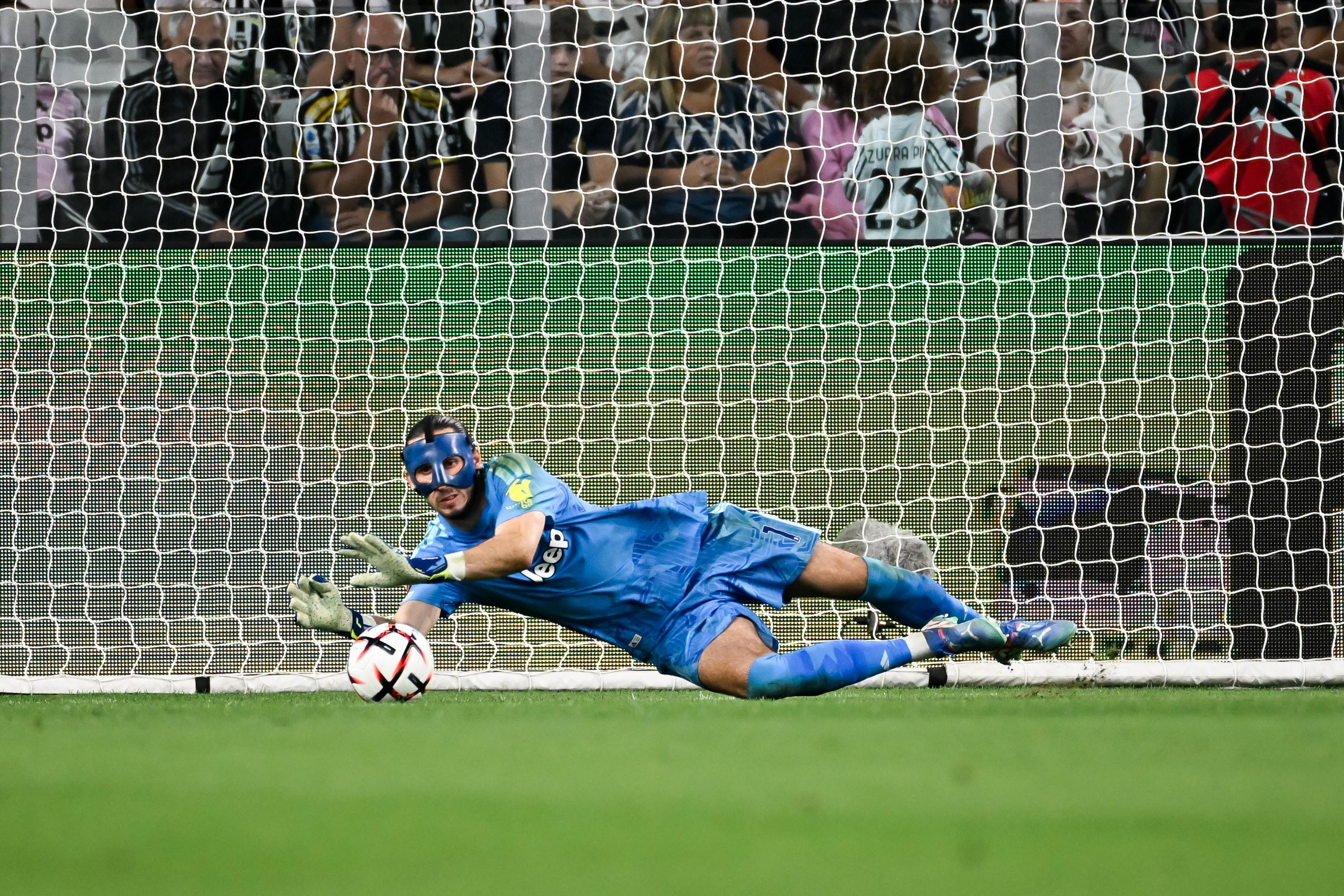 OFFICIALLY OFFICIAL: Kamil Grabara suffers ACL tear in training