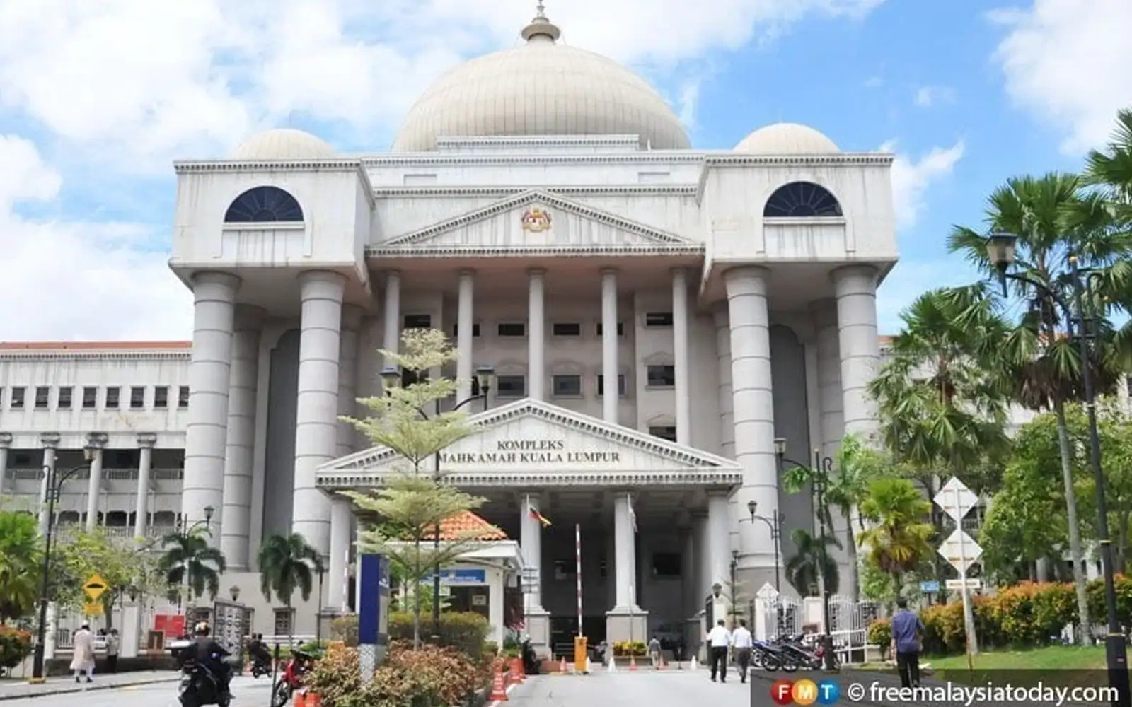 Datuk Seri mengaku tak salah pecah amanah RM37.1 juta