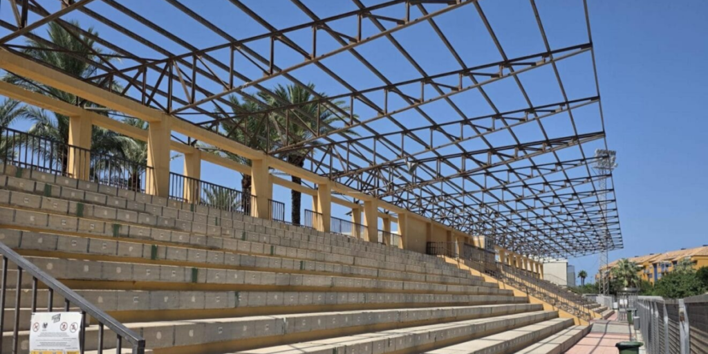 Dénia athletics stands reopen after safety scare forced closure and removal of damaged roof