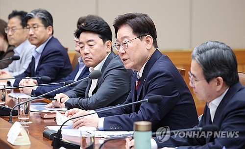 (LEAD) Lee calls for youth policy shift amid jobless growth, fewer opportunities