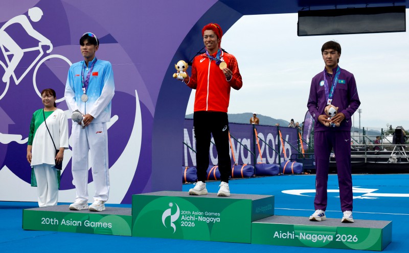 Japan triathlete Hojo wins first gold of Asian Games
