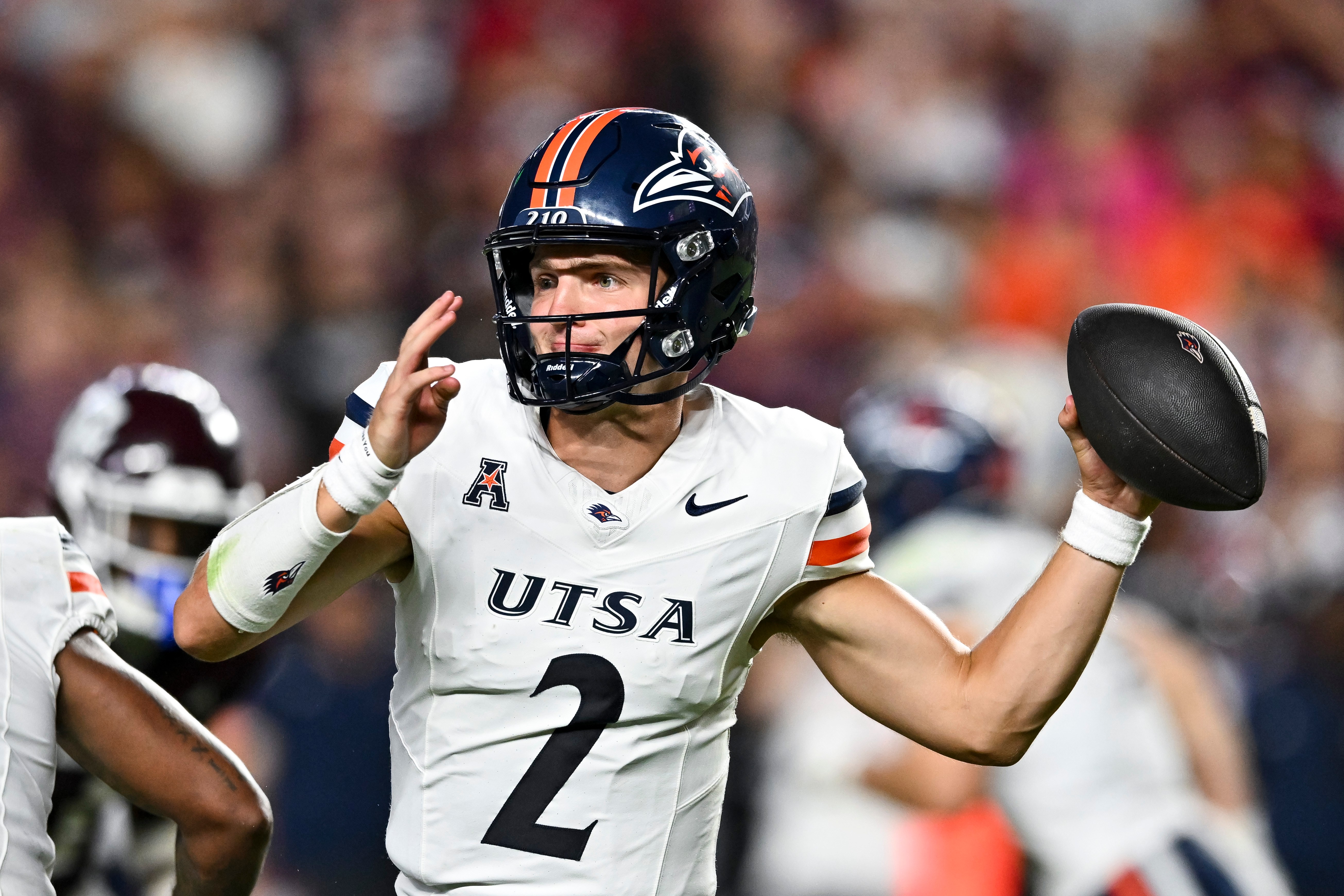 Owen McCown’s loyalty gives UTSA rare quarterback continuity