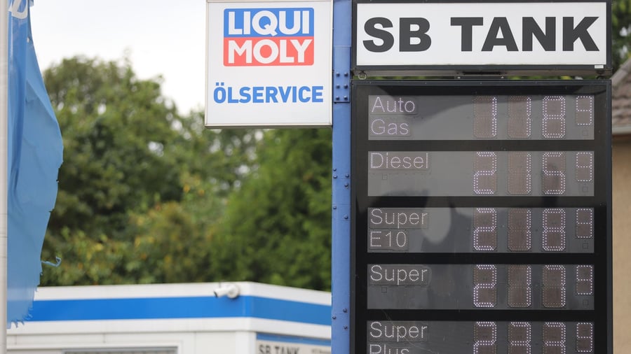 Fuel prices: Independent petrol stations demand an end to the 12 o'clock rule