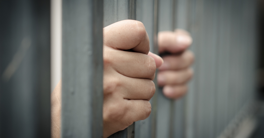 S'pore man accuses wife of cheating & chokes her until son steps in, gets 1 year & 10 weeks' jail