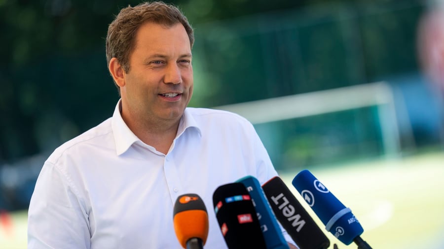 Controversial draft law: Klingbeil wants to abolish tax advantage for staff discounts