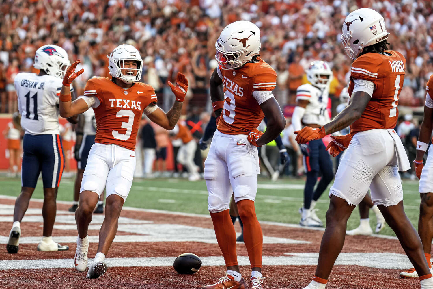 No. 1 Texas cruises past UTSA in final tuneup before beginning SEC play