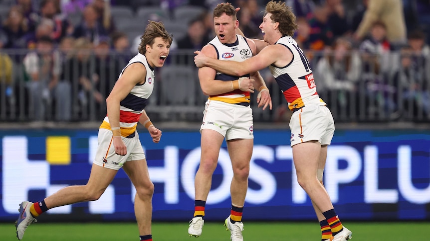 Live: Amiss sparks Freo with three first-term goals after fast Crows start