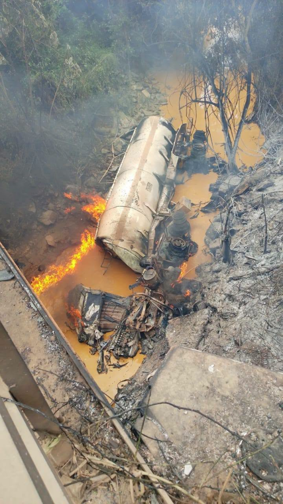 Police divert traffic after crash blocks Accra-Kumasi Highway at Birimso Bridge