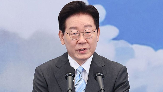 Lee Urges Supporters to Avoid Hate Speech, Mockery