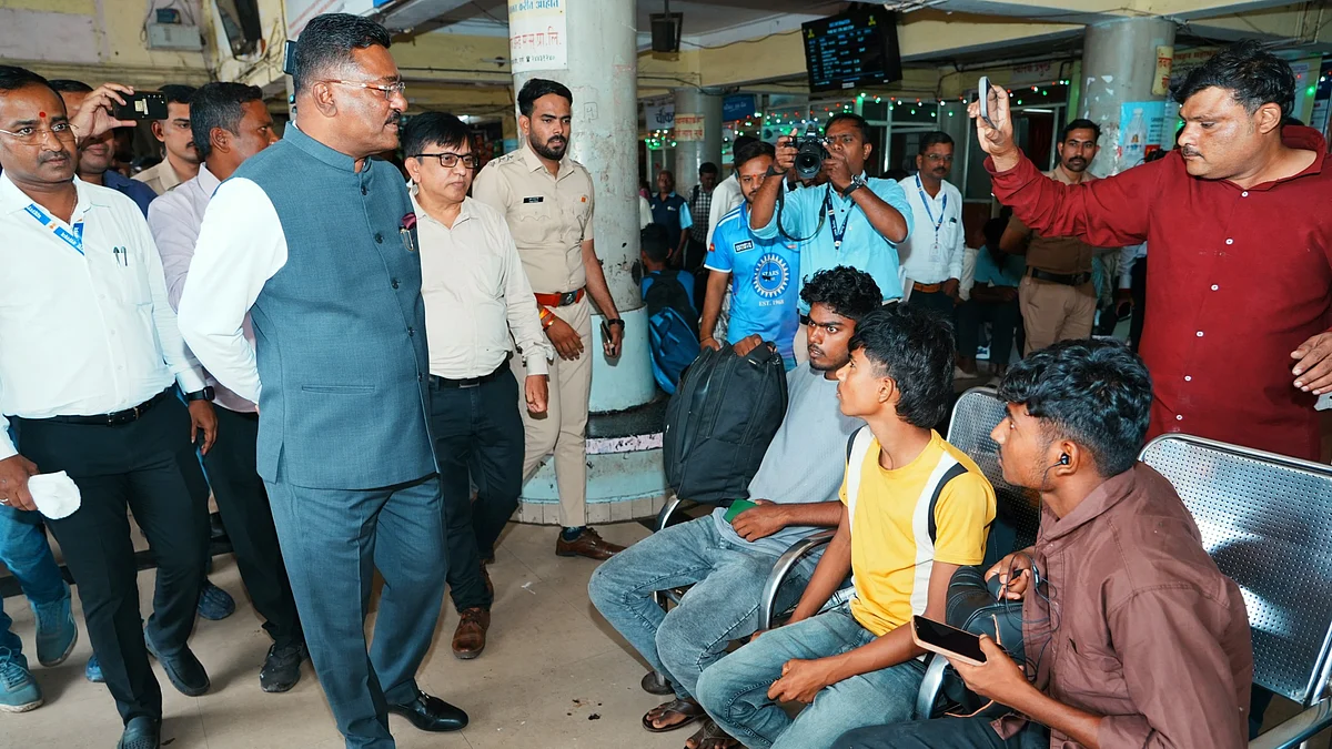 Transport Minister Pratap Sarnaik Inspects Pune Station Bus Stand, Directs Officials To Fix Lapses
