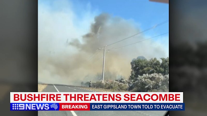 Bushfire threatens Victorian town