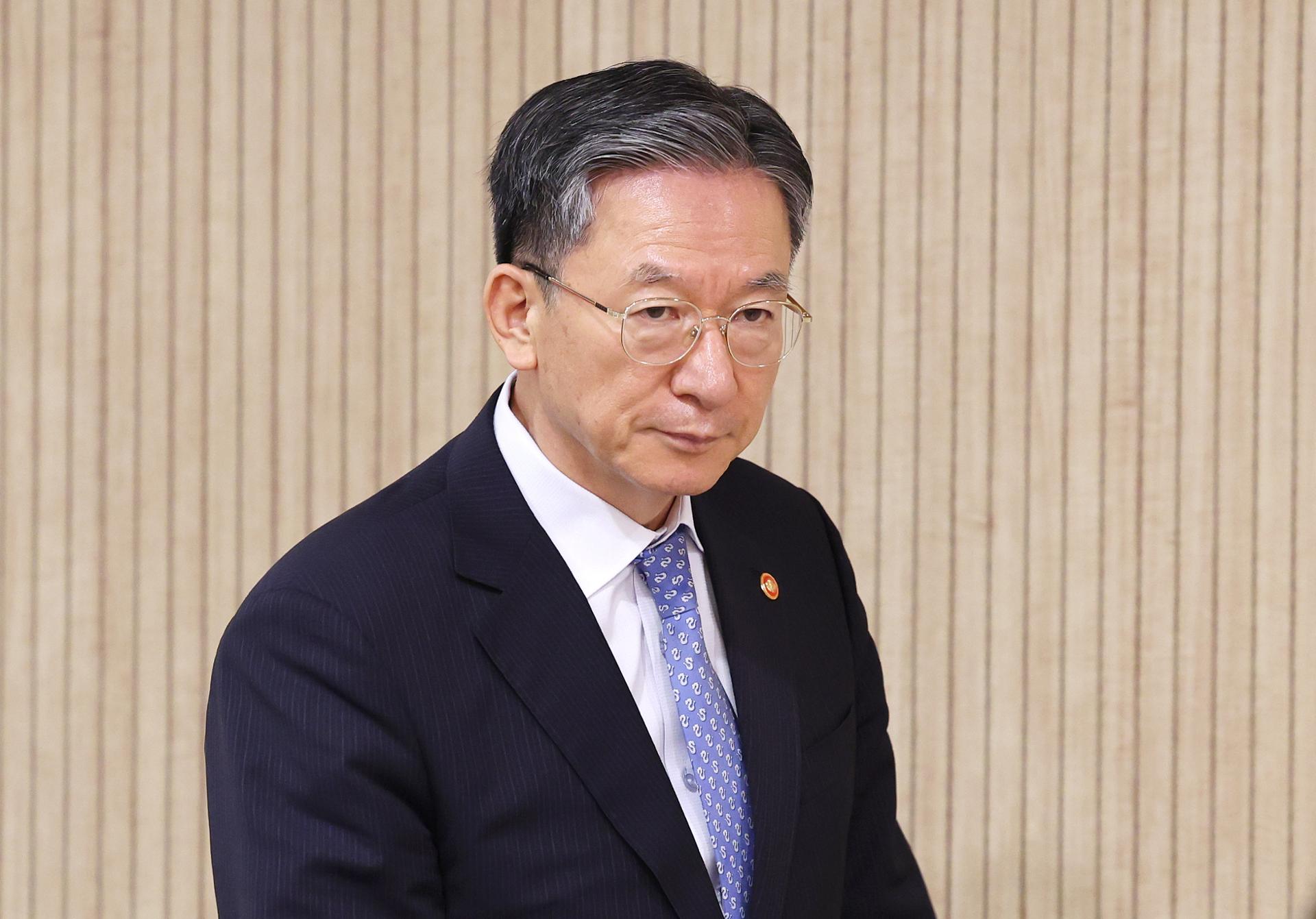 Justice minister seeks discipline for two prosecutors over courtroom walkout