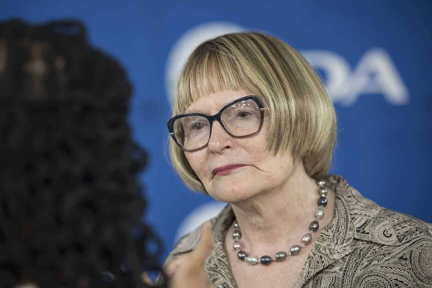 Zille warns DA councillor candidates not to steal from the public