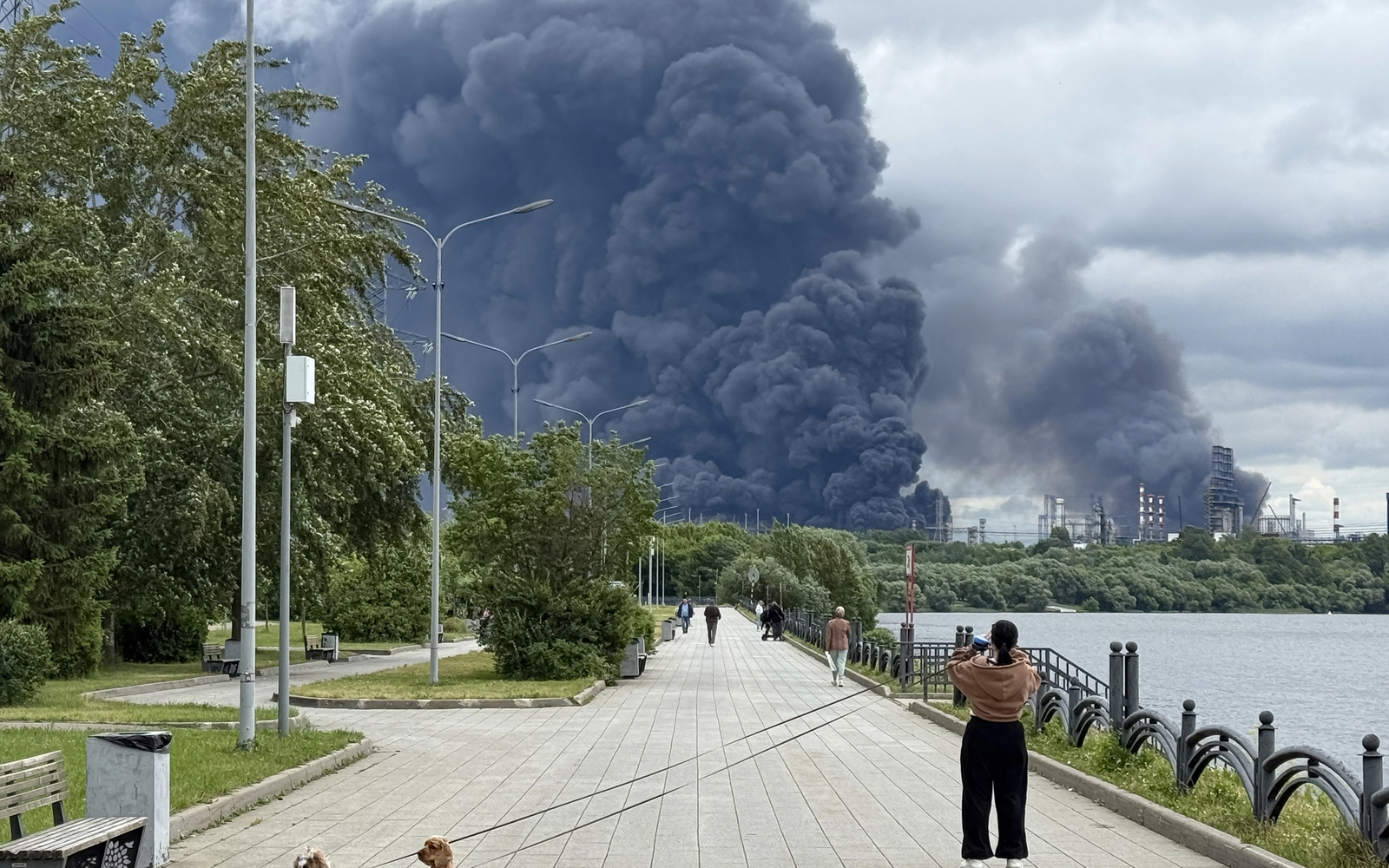 Mass drone barrage on Moscow kills 2