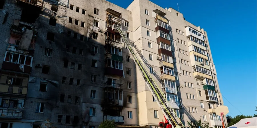 Russian shrapnel drone strikes Smila apartment building, injuring five — photo