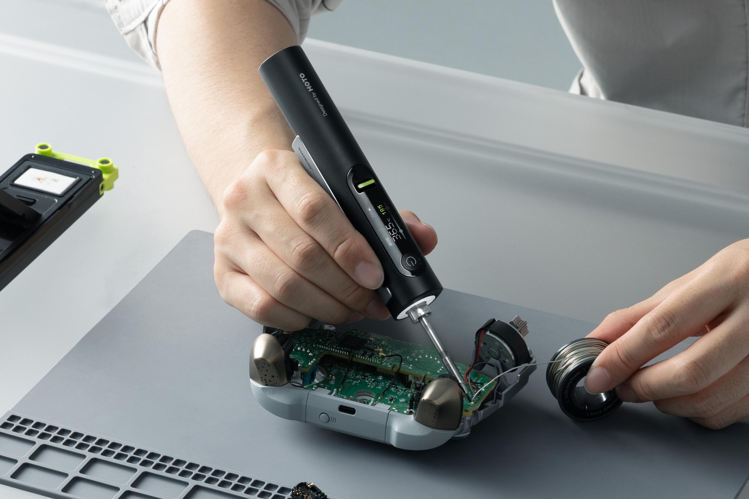 Hoto’s new cordless soldering iron heats up in three seconds