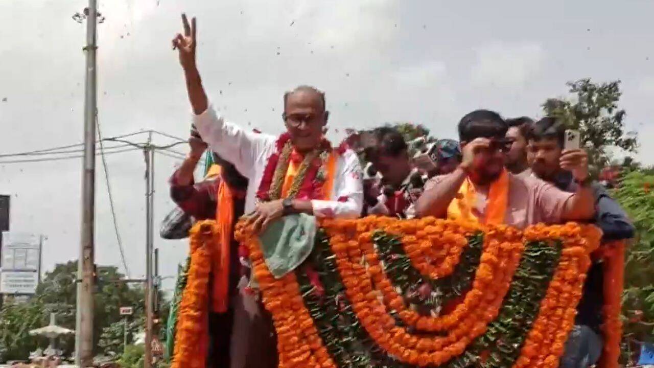 BJP holds Manjalpur in Gujarat, but with a much smaller victory margin