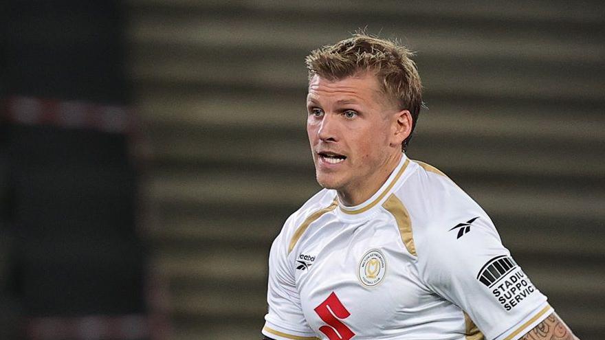 Burton sign MK Dons midfielder Collar on loan