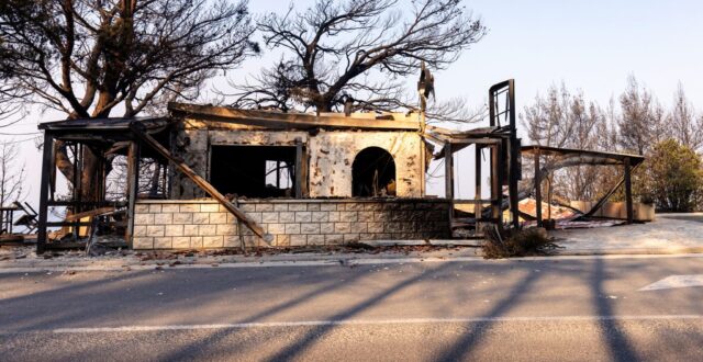 Thousands Flee, 14 Hospitalised as Wildfire Menaces Croatian Coastal Town