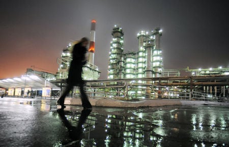 European stocks flat, on track for first weekly loss in five