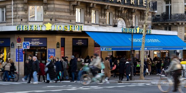 In Gibert bookstores, shelves are being emptied and the management's recovery plan is worrying employees