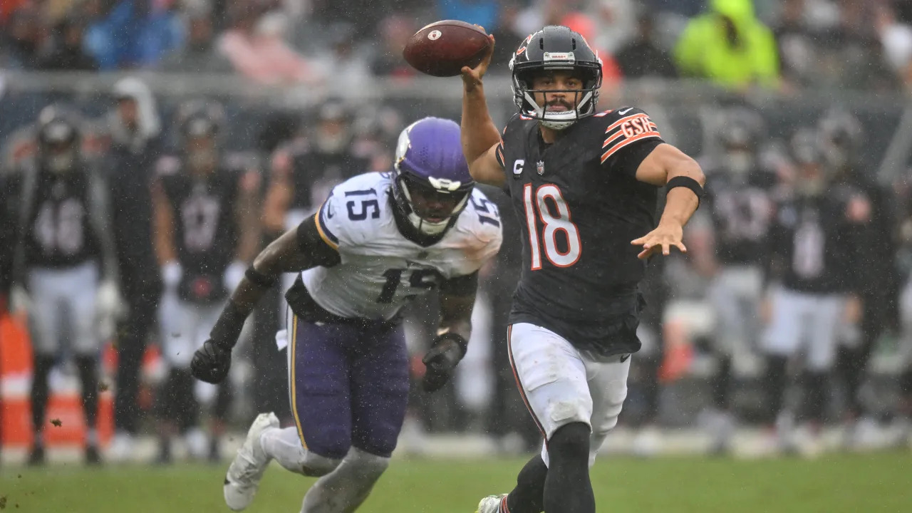 Hamstring recovery time in NFL: How Caleb Williams' injury compares to Lamar Jackson, Dak Prescott, others