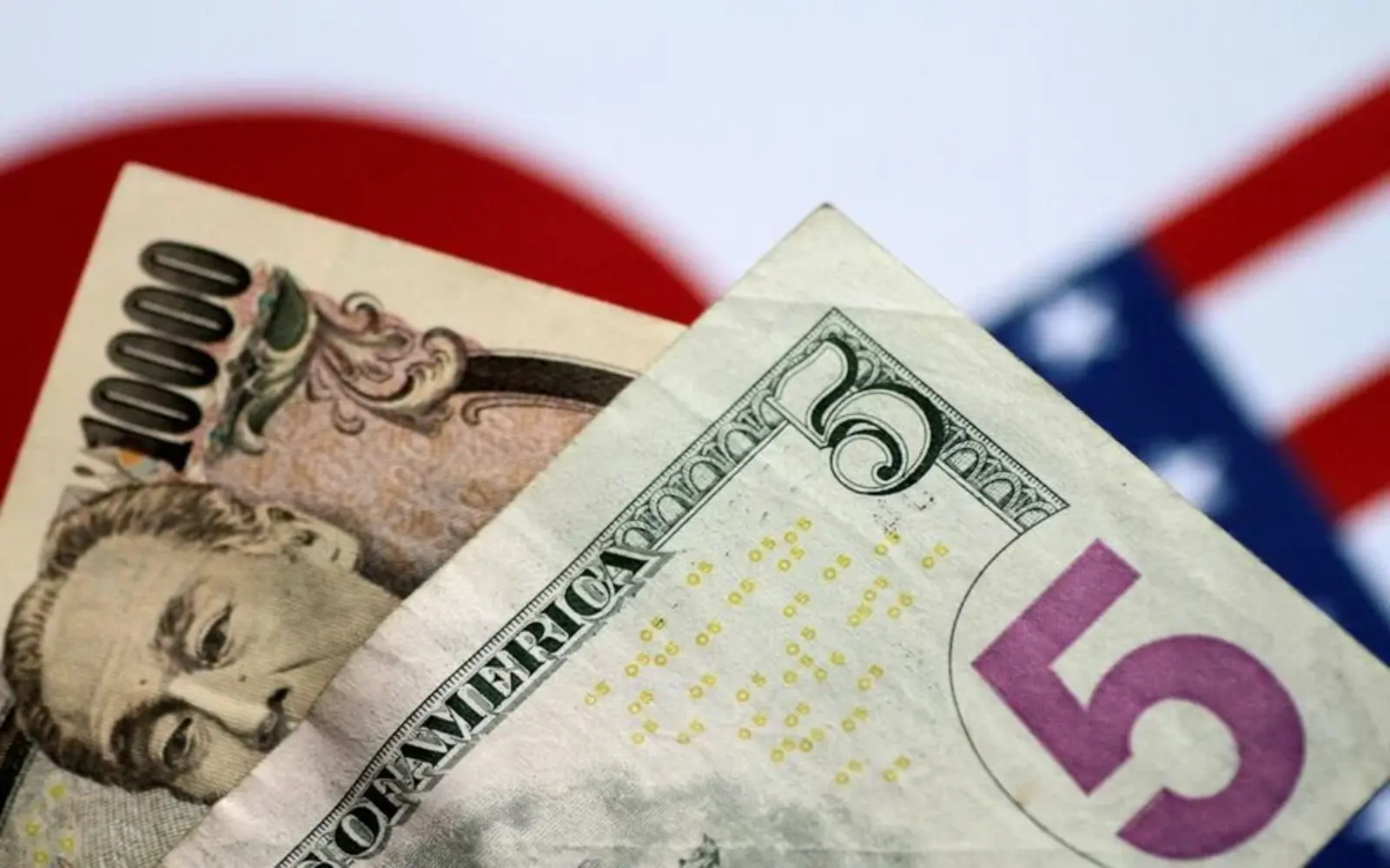 Yen’s weekly loss puts pressure on Bank of Japan