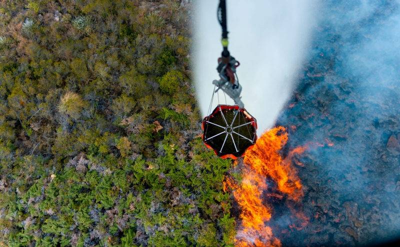 Forest fire threatens tourist town in Colombian Andes
