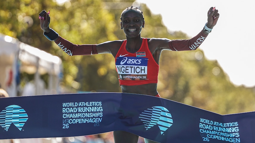 Kenyan breaks women-only half marathon world record by a second