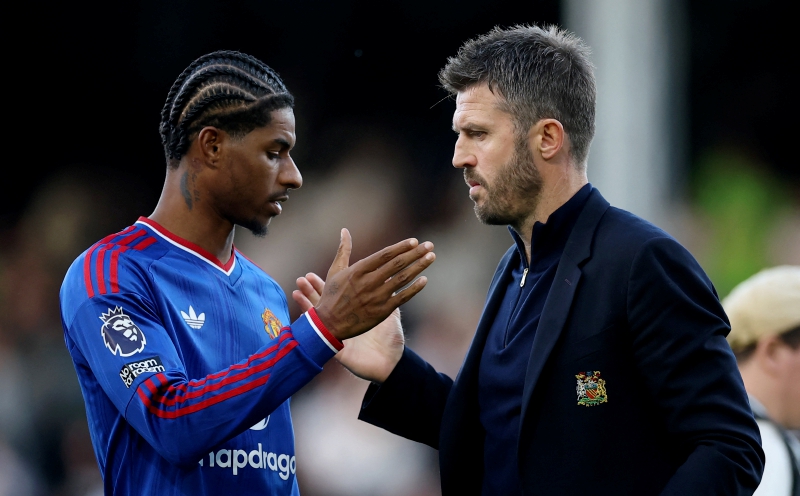 Carrick demands Man Utd response after 'pathetic' jibes