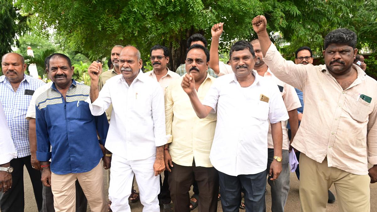 APSRTC Employees’ Union submit memorandums at 27 district Collectorates