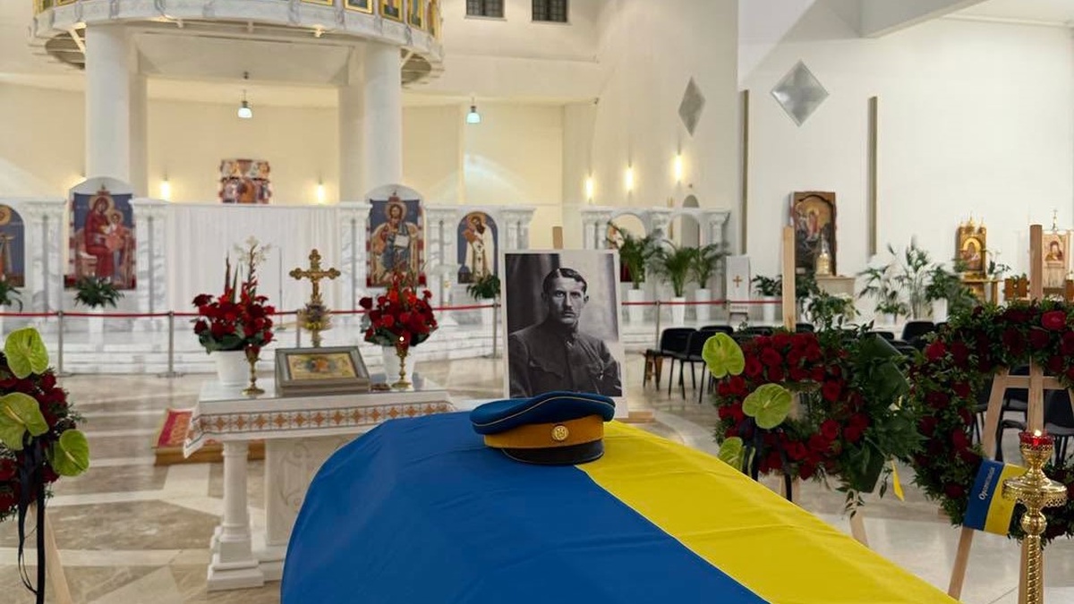 Konovalets' remains brought to UGCC Patriarchal Cathedral in Kyiv for farewell ceremony