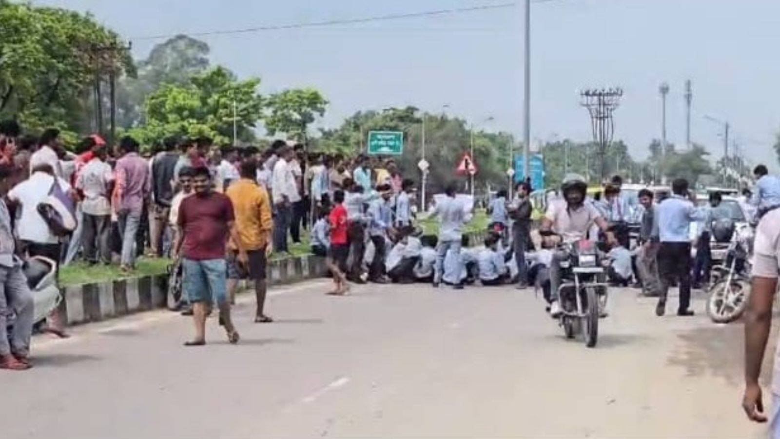 Lucknow students block road over school woes, minister stuck in traffic steps in