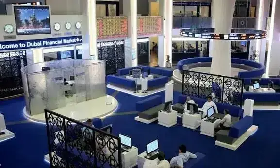 Dubai slips on weak Air Arabia and Alec earnings while Abu Dhabi edges up