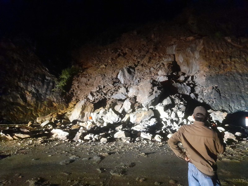 Landslide disrupts traffic on Phan Thiet–Da Lat route