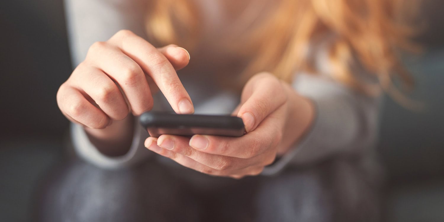Brief smartphone check-ins can forecast the return of psychotic symptoms